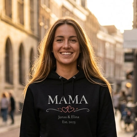 Personalisierter Mama Hoodie mit Herzen und Namen